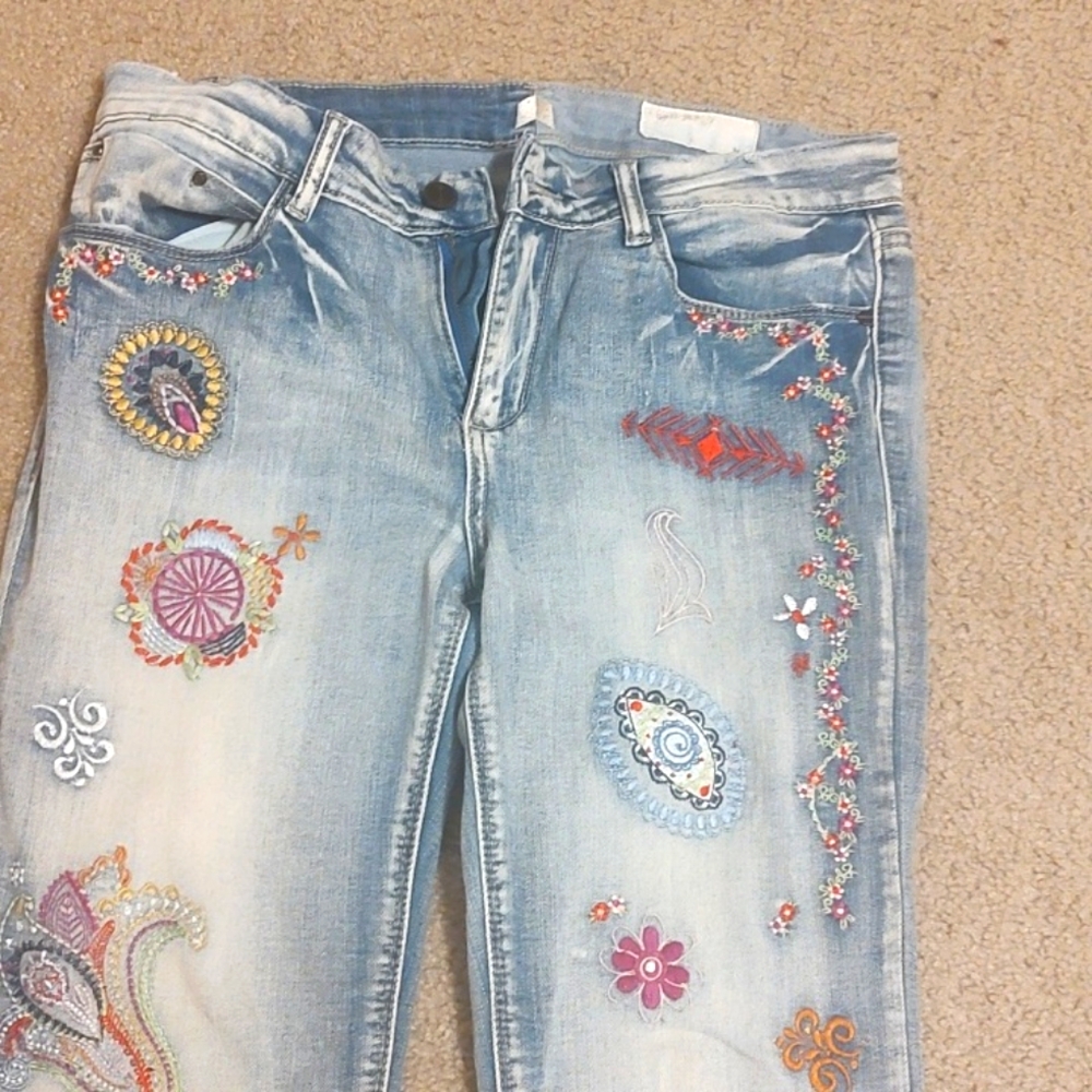 Ban-Jar Embroidered Distressed Crop Jean Size 28